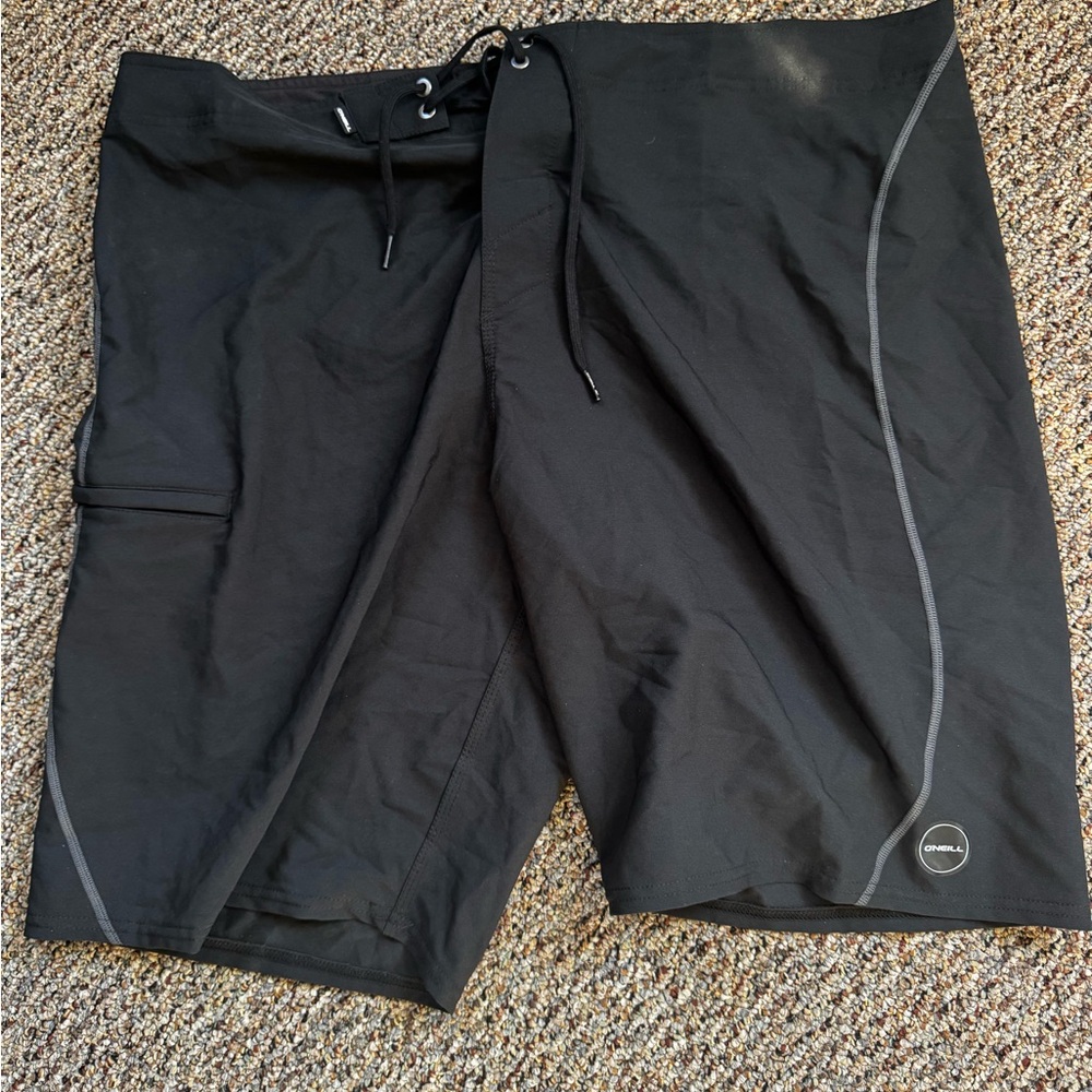 O'Neill Hyperfreak Stretch Boardshorts in classic black. Men’s size 40